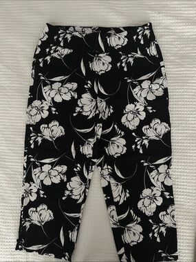 Coral Bay Black and White Floral Stretch capris.
